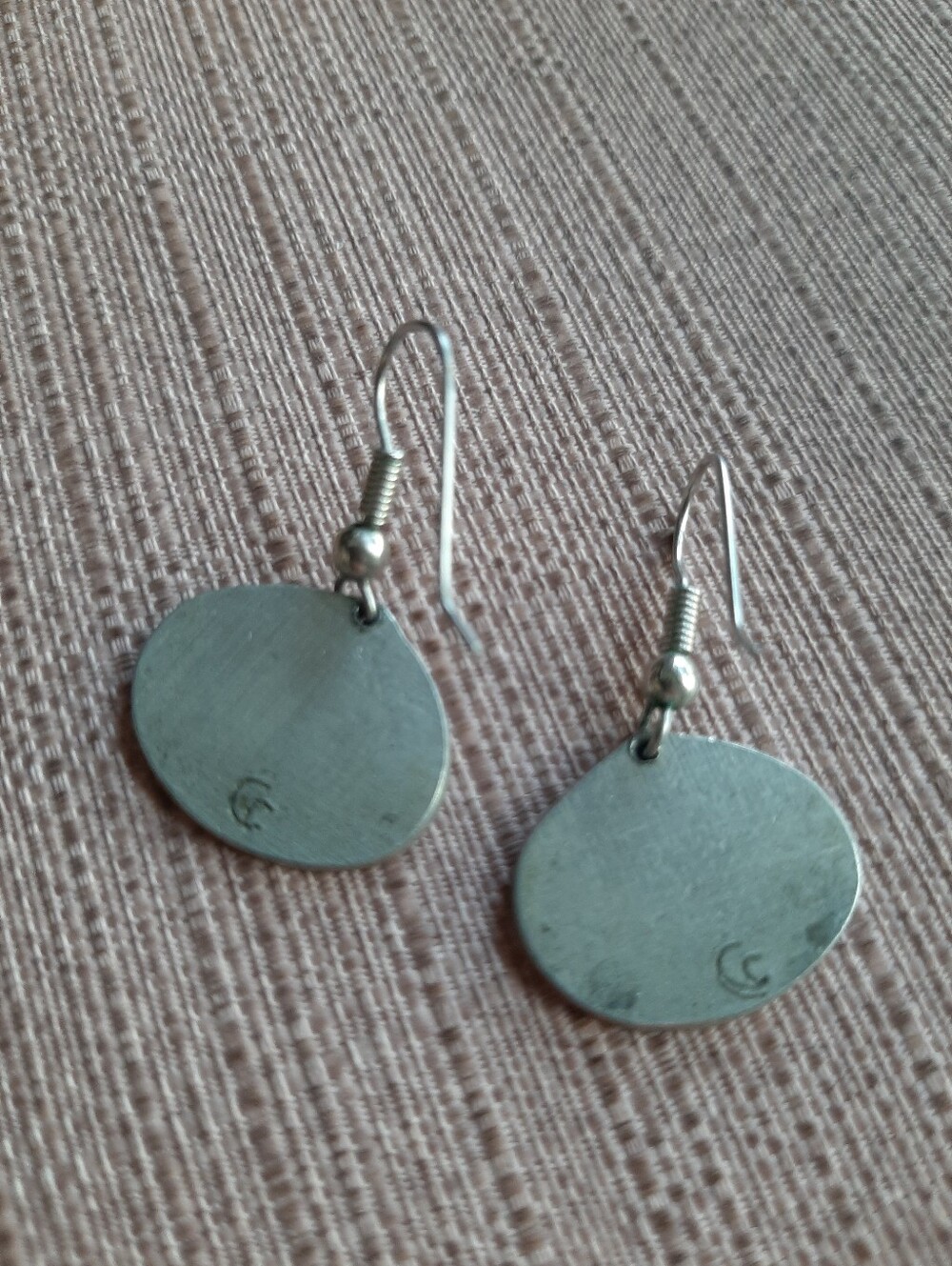 Vintage Silver Toned Metal Art Noveau Floral Cottagecore Oval Drop Earrings - Picture 3 of 5
